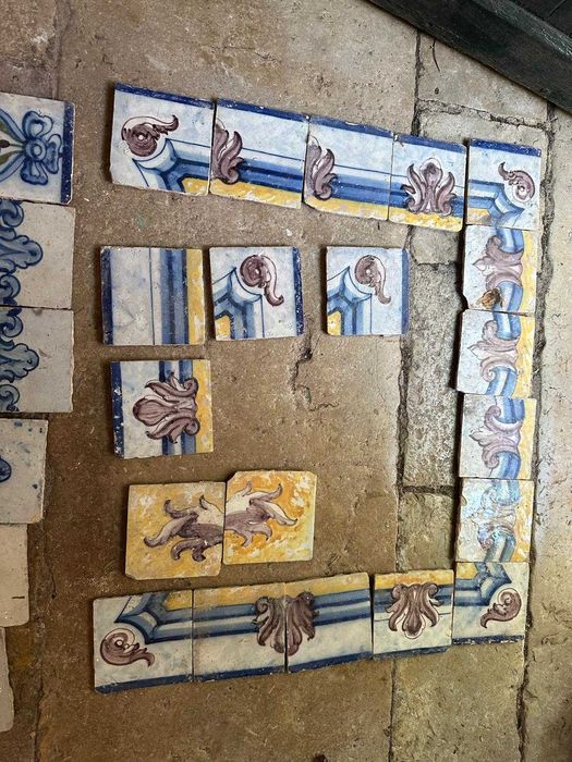 Conjunto de azulejos antigos