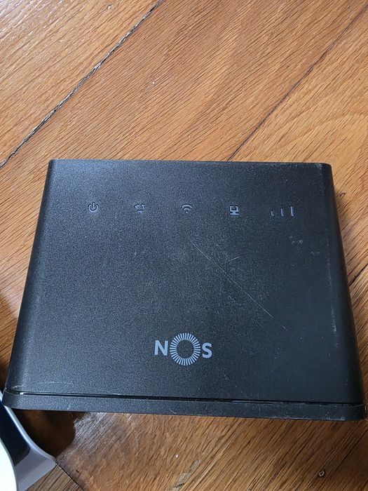 Routers 4g um das nos e outro da vodafone