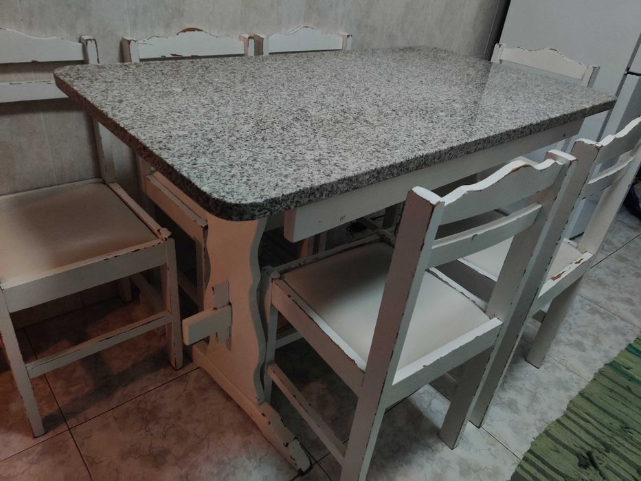 Mesa e cadeiras cozinha