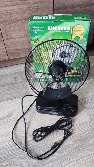 Кімнатна  антена для Т2 EUROSKY 001  з підсилювачем