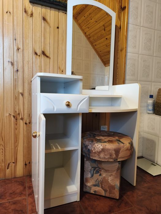 Komplet - toaletka i pufa