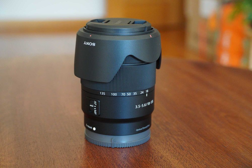 [NOVA] Lente Objectiva Sony E 18-135mm f/3.5-5.6 OSS (SEL18135)