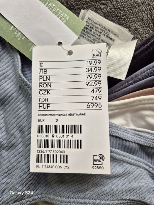 Stringi nowe z metką