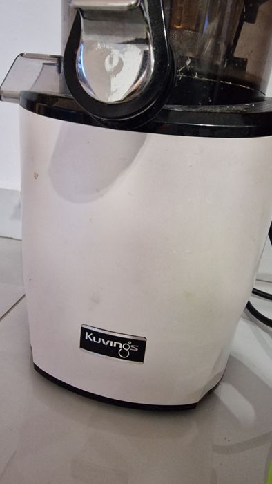 Kuvings Revo830 wyciskarka wolnoobrotowa biała