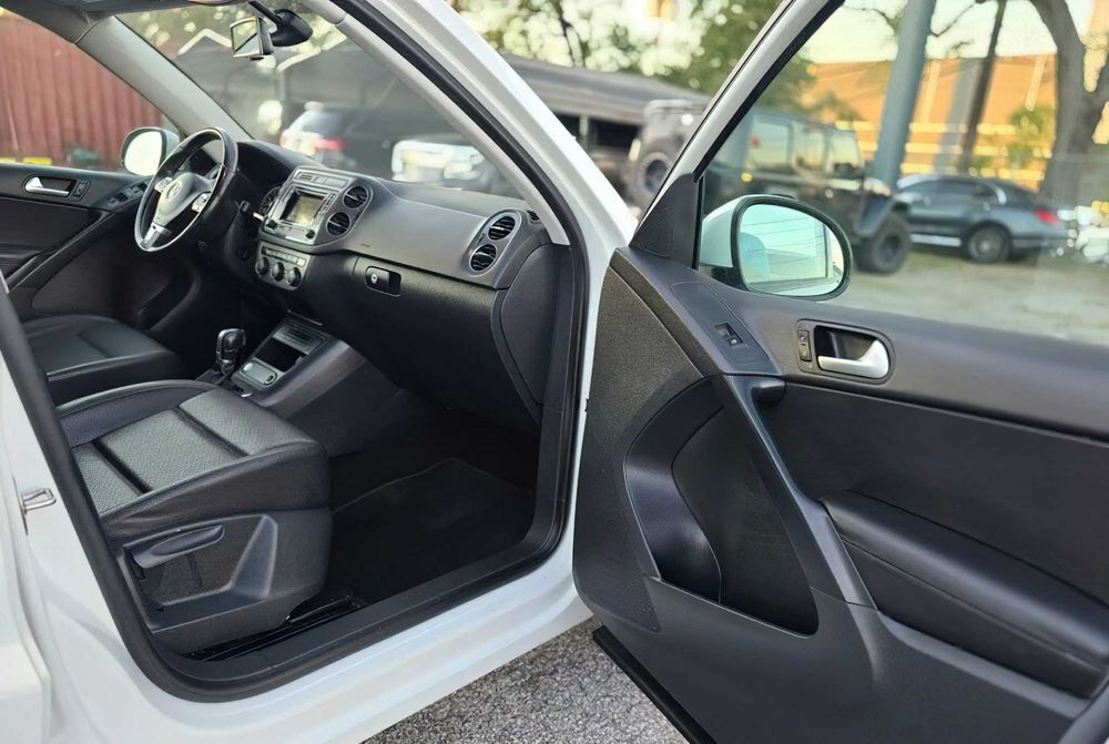 Volkswagen Tiguan S      2016