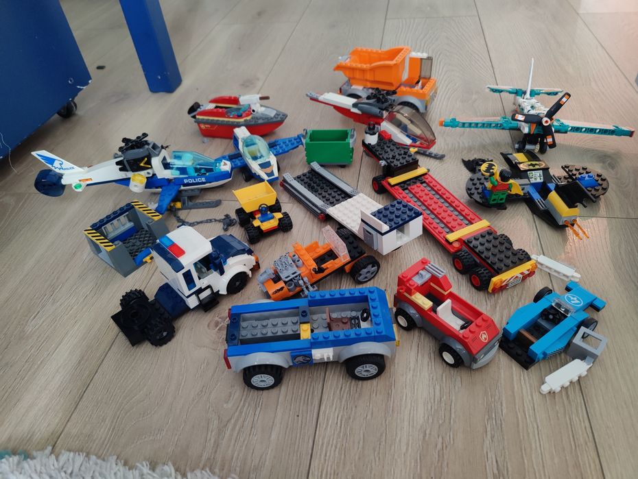 Pudło LEGO ,elementy ,części klocki luzem figurki auta