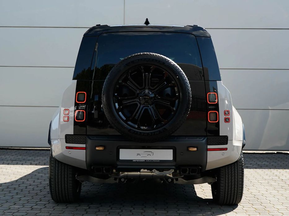 Land Rover Defender 4.4P V8 635 PS AWD Auto 110 OCTA