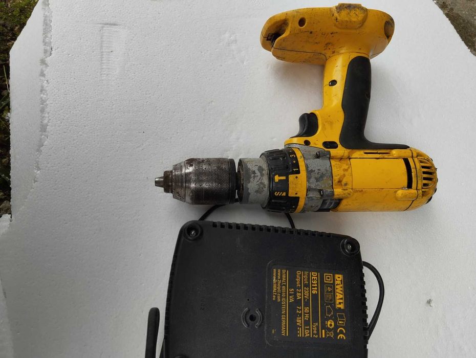 DeWalt DCD985 18V XRP, com carregador, sem baterias.