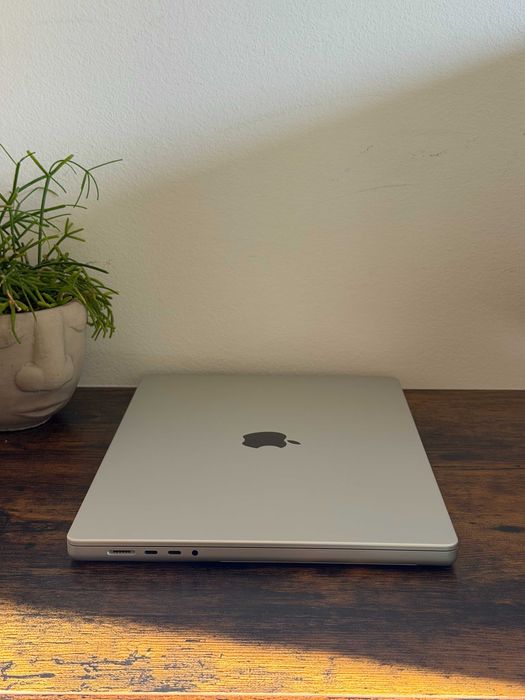 MacBook Pro 16” M3 Max  | 48 GB RAM |  1TB SSD |