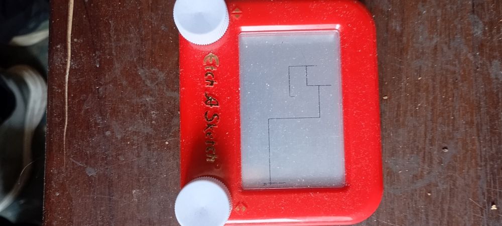 Игрушка, черчение на песке