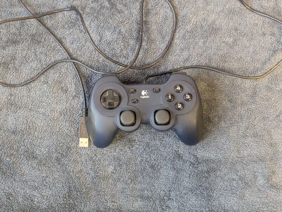 Pad Logitech do gier na USB-A