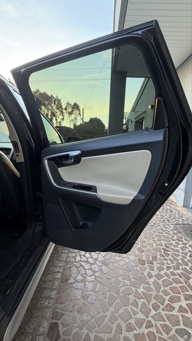 Volvo XC60 2011 R-Design D3