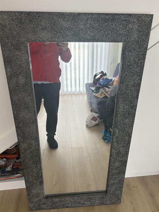 Espelho preto com brilhantes