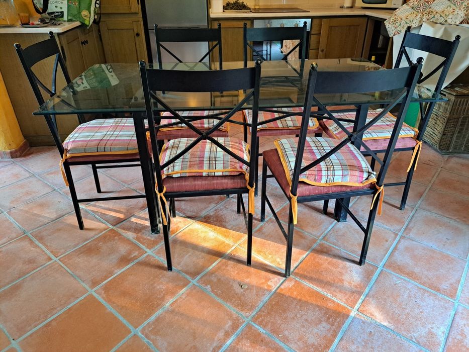 Mesa com 6 cadeiras