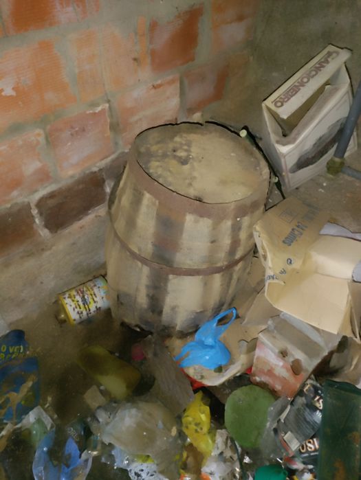 Barricas de vinho velhas