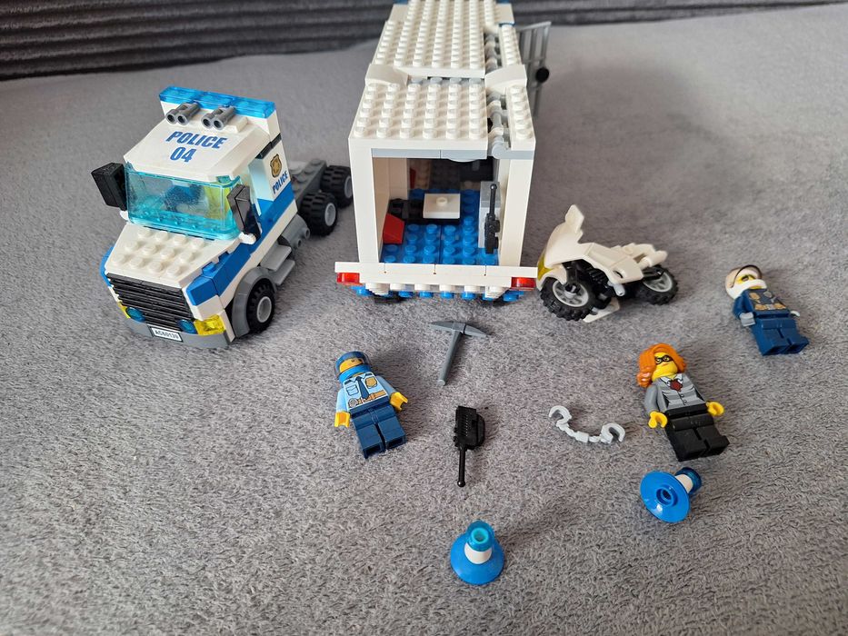 LEGO City Mobilne Centrum Dowodzenia, 60139