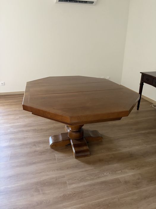 Mesa de jantar de madeira maciço