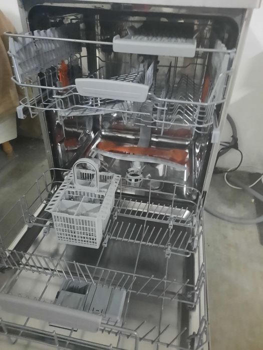 Máquina de Lavar Loiça Hotpoint HFC 3C26 CW X – 14 Conjuntos – Inox – Excelente Estado