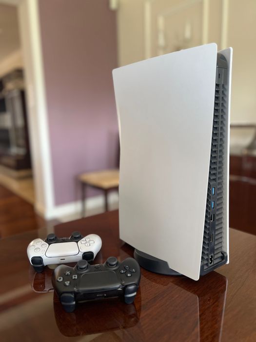 Tytuł - Play Station 5 z napędem + dedykowany dysk WD 1TB + 2 pady