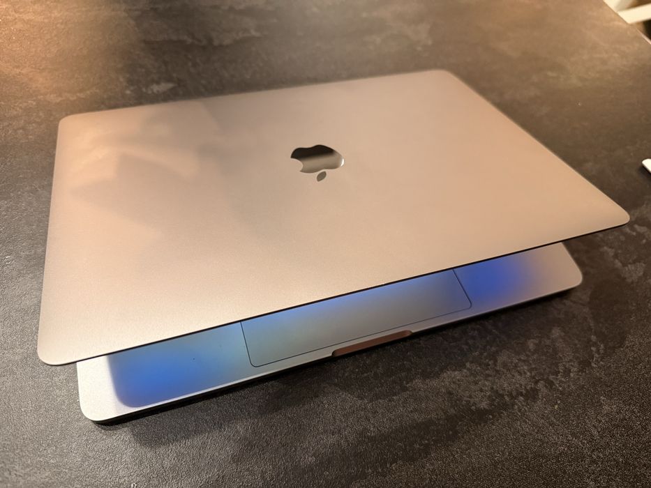 Macbook pro i5 2017 8gb ram, 256 ssd z nową baterią