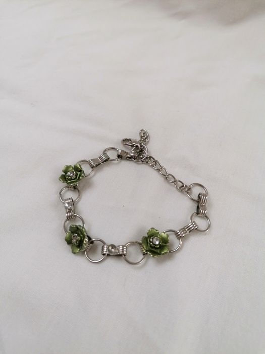 Pulseira Prateada com flores verdes