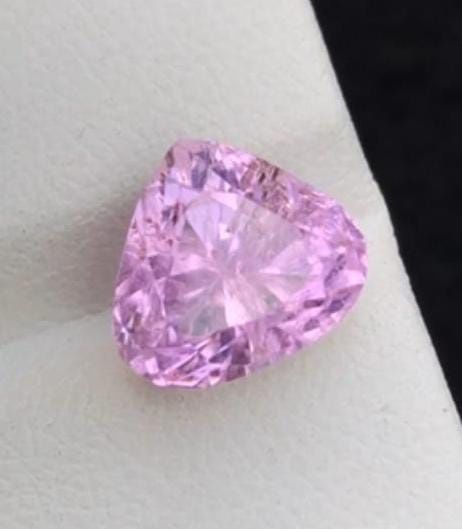 Kunzita Rosa Natural 5.90 Cts - Excelente Brilho e Claridade