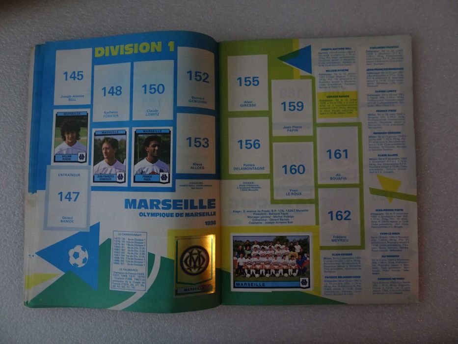 Caderneta de cromos de futebol Football 88 Panini (tem 209 cromos)