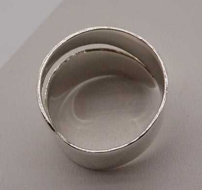 Srebrny gładki pierścionek szeroka ozdoba R.18.