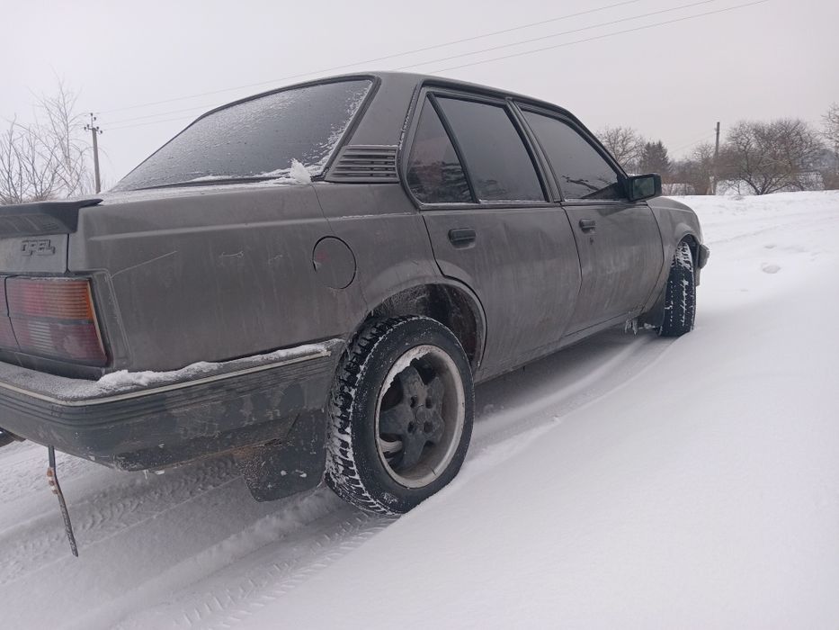 Продам опель аскона на ходу