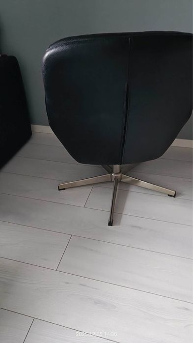 Fotel obrotowy thisted czarny bujany