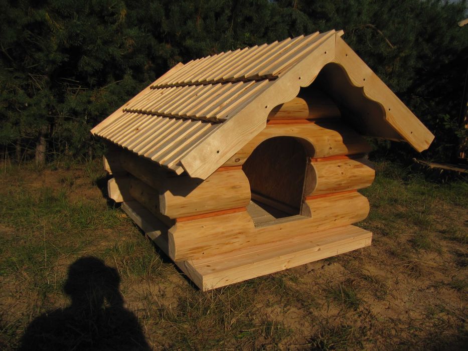 Góralska buda dla psa z bali owczarek