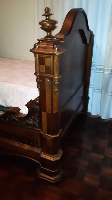 Cama Antiga de solteiro madeira maciça