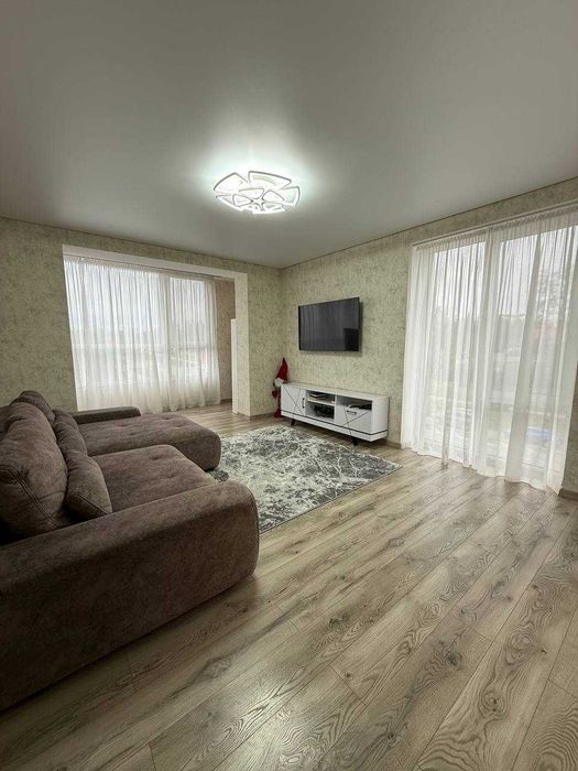 Простора 3-кімнатна квартира в клубному будинку з закритою територією.