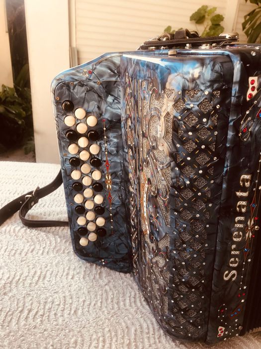 Vendo esta concertina em SOL DO FA da Famosa marca Serenata