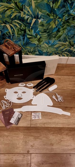 TIUUBT Lumévia Glow, silikonowa maska LED do twarzy i szyi.