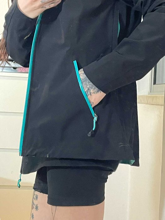 Casaco QUECHUA anti vento e chuva novo