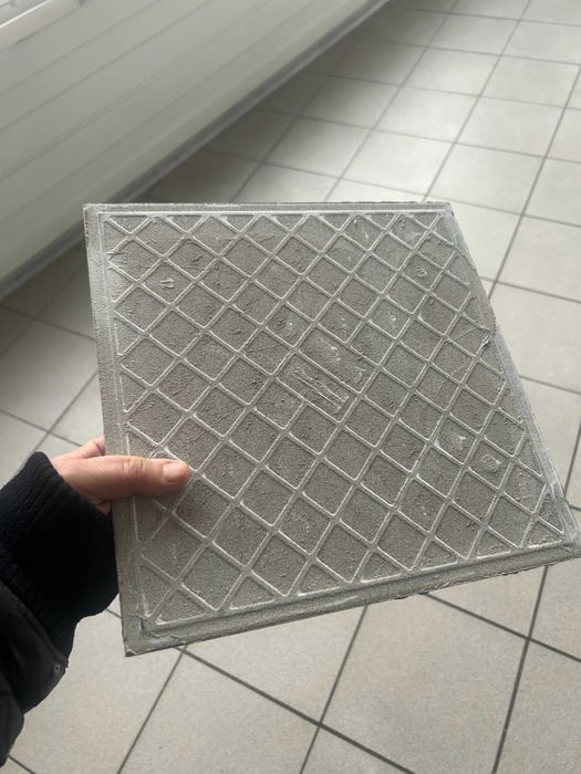 продам напольную плитку "гресс" б/у 300х300