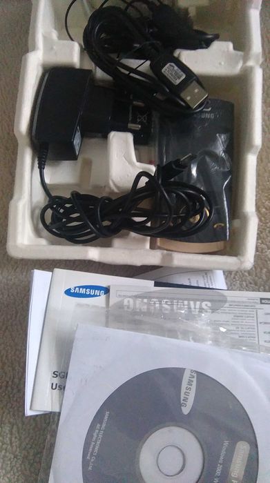 Samsung u 600 czarnozloty