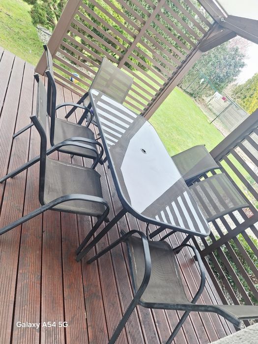 Zestaw stól i krzesła