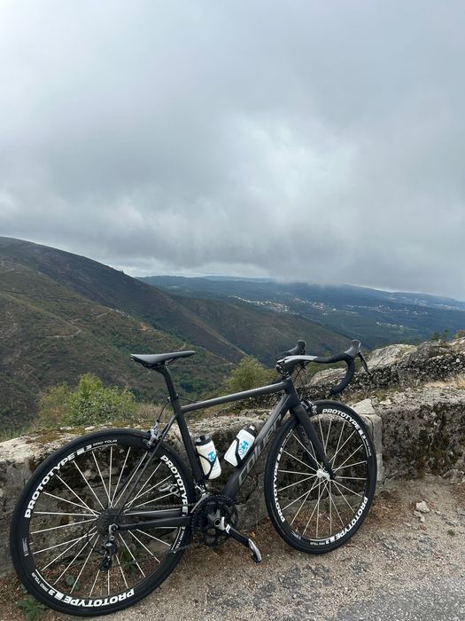 Bicicleta de Estrada – Carbono – Excelente Estado