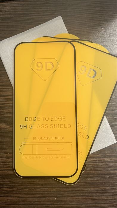 Продам защитное стекло новое  на Iphone 17