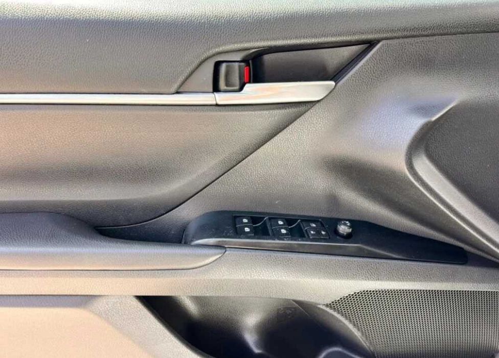 Toyota Camry 2019 року