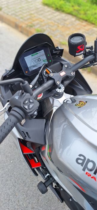 Aprilia Tuono V4