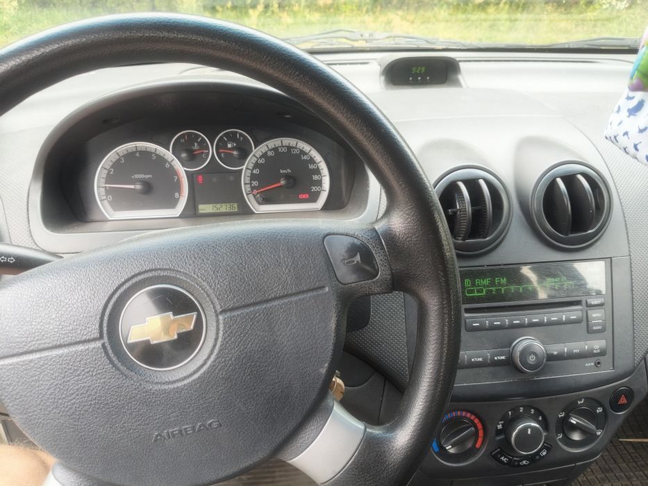 Chevrolet Aveo srebrny 5 drzwi hatchback