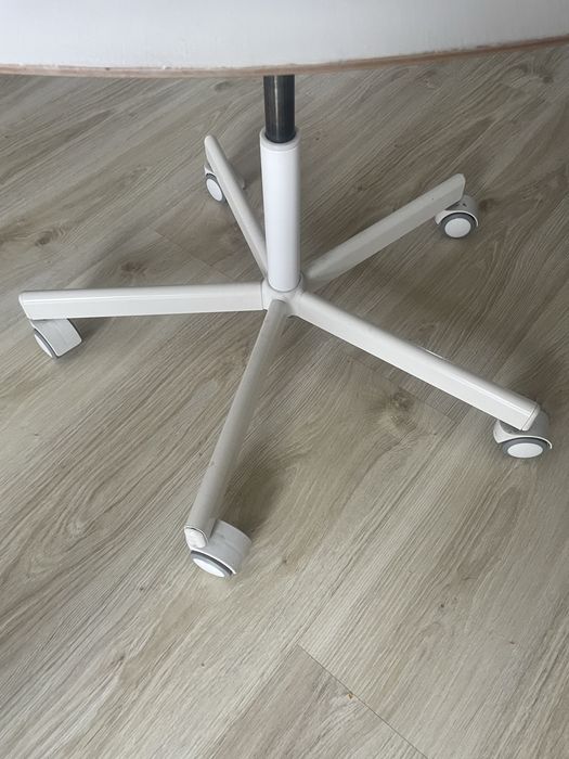 Drewniane krzesło obrotowe IKEA