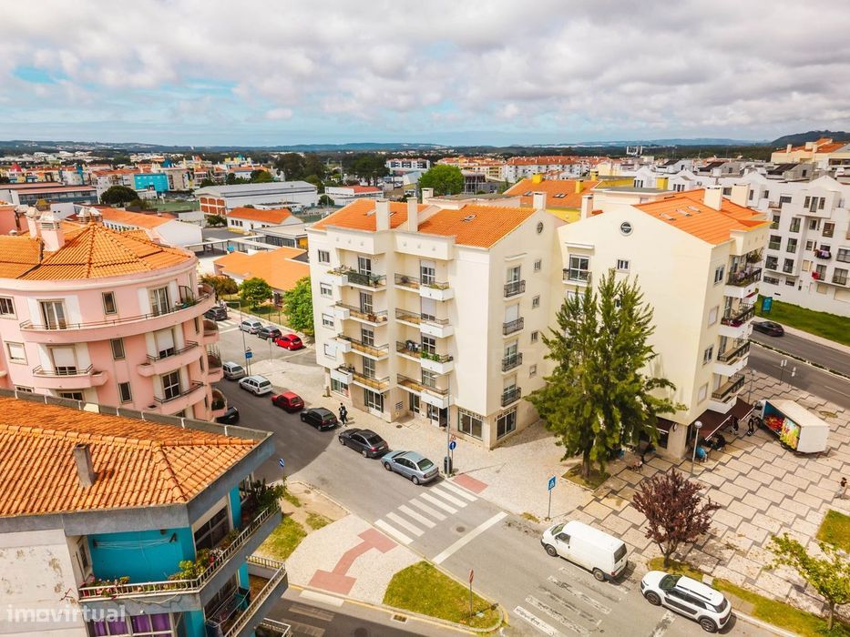 Apartamento T2, com elevador e estacionamento - Caldas da Rainha
