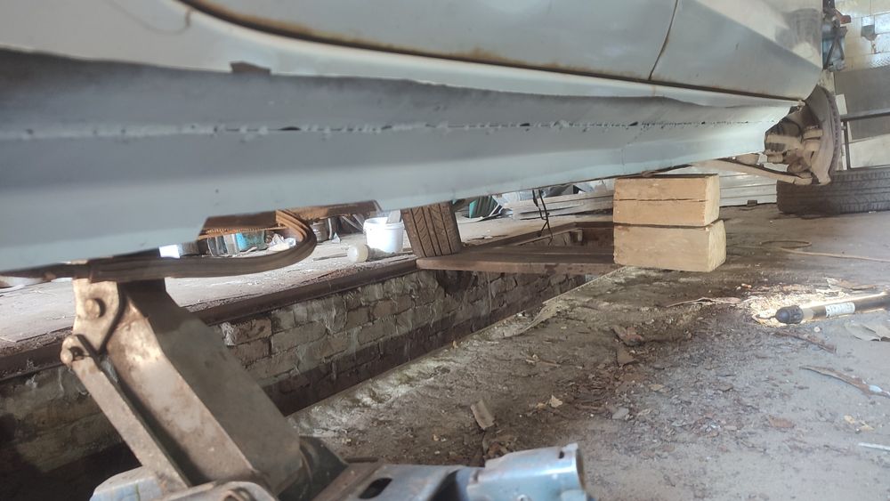 Сварка глушителя .замена порогов.покраска.сварка кузова