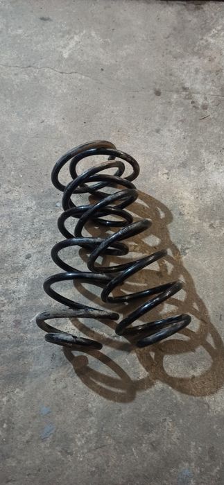 Передні пружини гольф 4