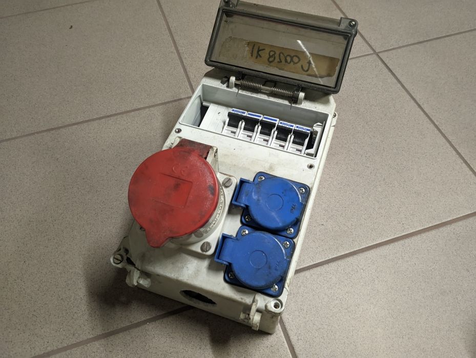 Rozdzielnica budowlana garażowa, siła zabezpieczenie  erbetka