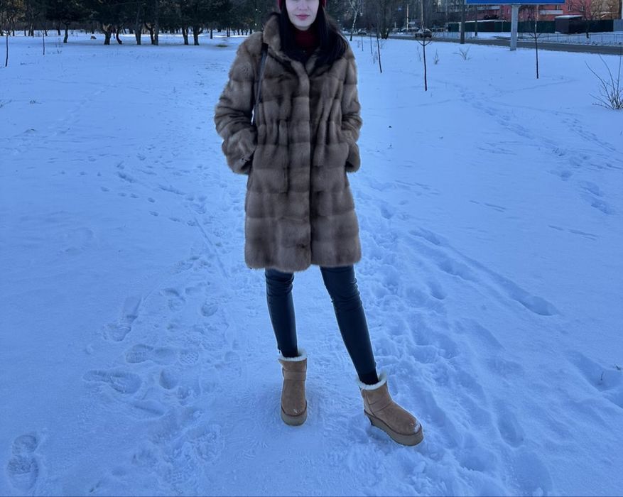 Шикарна норкова шуба в кольорі соболь